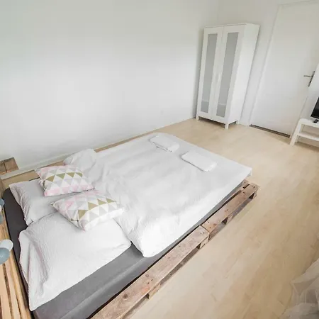 Apartament Industrialny Διαμέρισμα *
